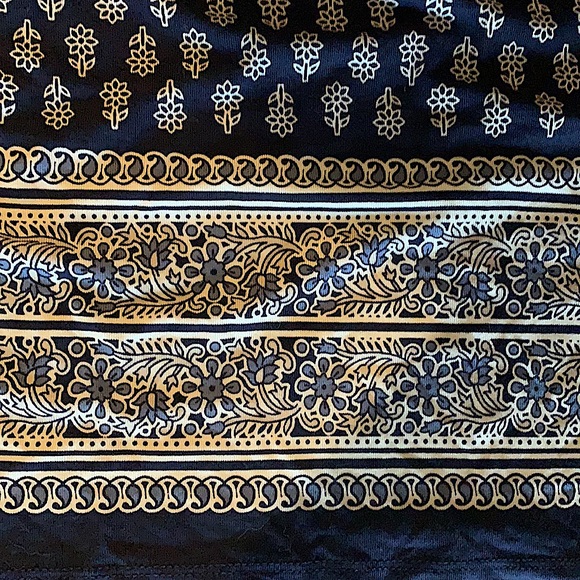 Women’s skirt - Picture 3 of 3